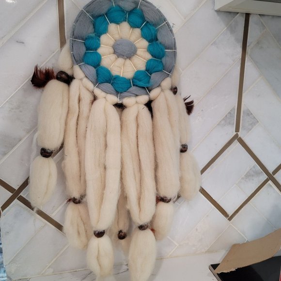 Vintage wool Native American Handmade Dream Catcher with feathers and wood beads - Picture 4 of 7